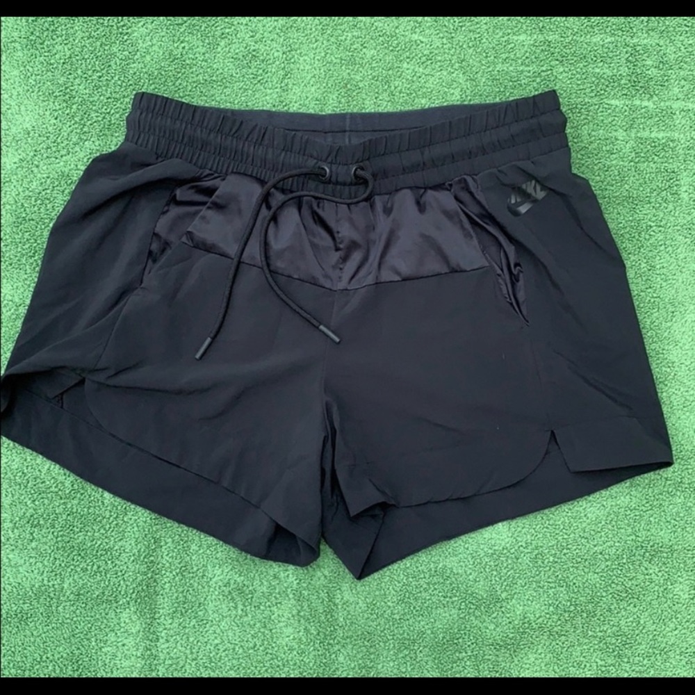 IGUC - Nike Running Shorts size Small